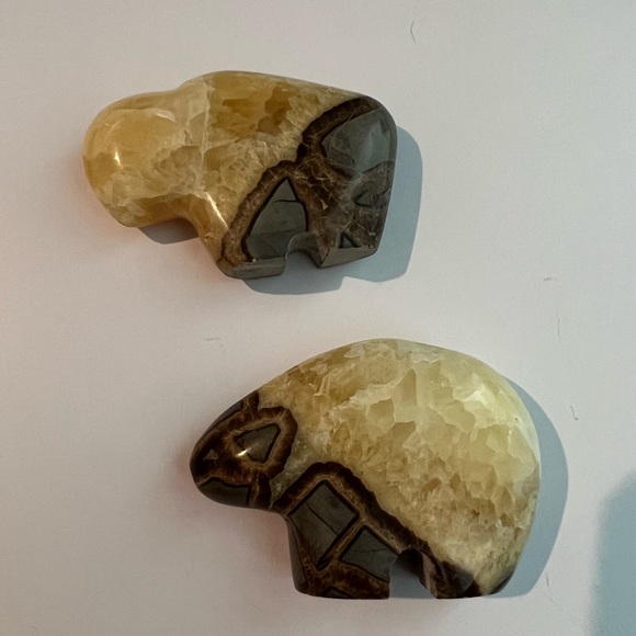 Golden buffalo and golden bear stone totem sculptures - Picture 1 of 7